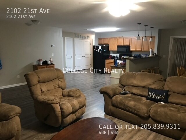 Primary Photo - 2102 21st Ave