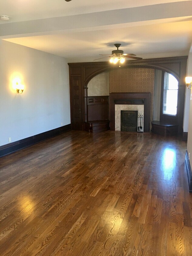 Large living room - 3716 Wyandotte St