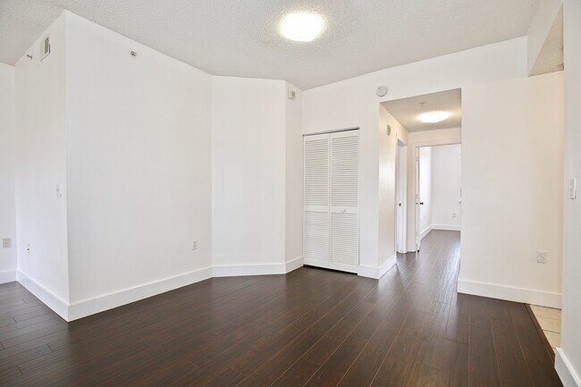 Building Photo - Apt 308 Palms Villa Residences