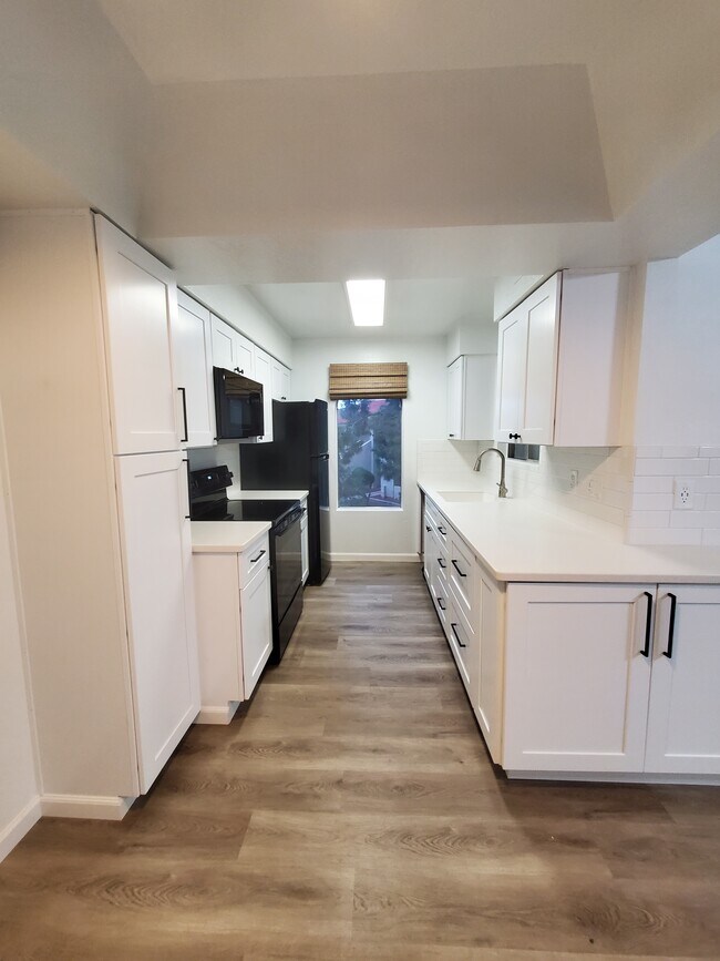 Full Kitchen - 10610 S 48th St