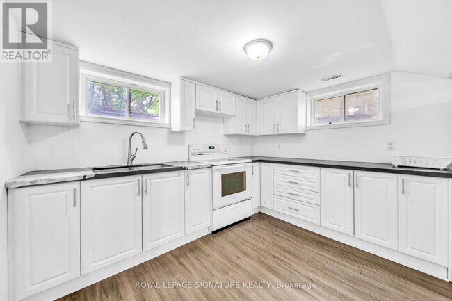 Building Photo - 43 Parkside Dr