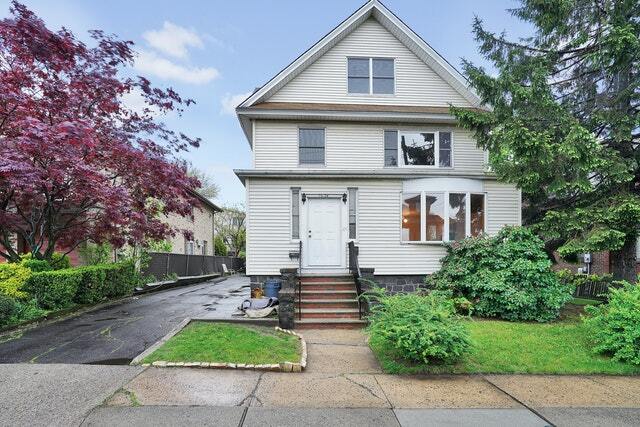 Building Photo - 1634 Maple St