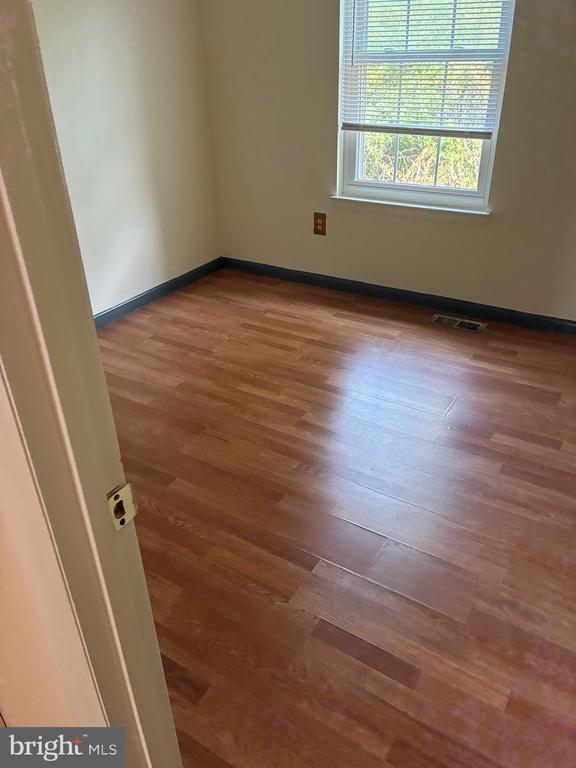 Foto del edificio - 8265 Londonderry Ct