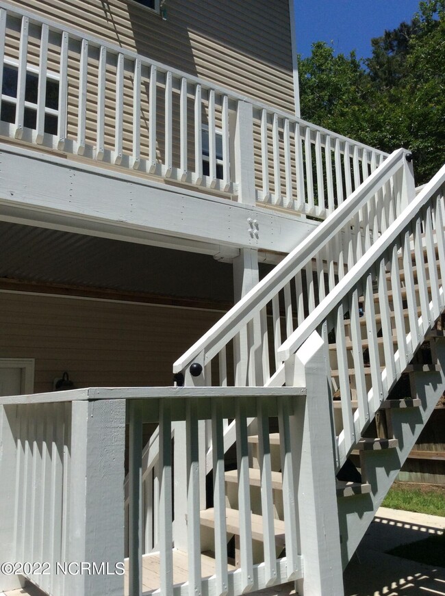 Building Photo - 328 Live Oak St