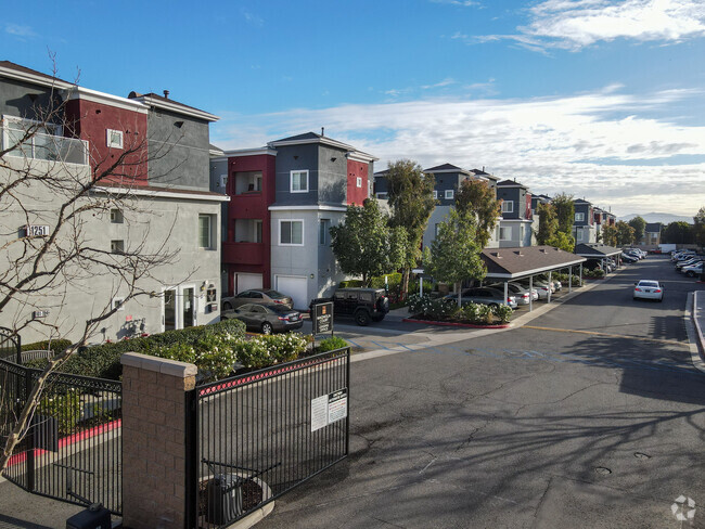 Building Photo - Magnolia Court Townhomes