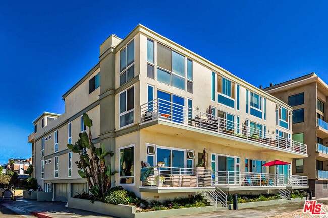 Building Photo - 4403 Ocean Front Walk