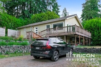 Building Photo - 5555 Madrona Ave NE
