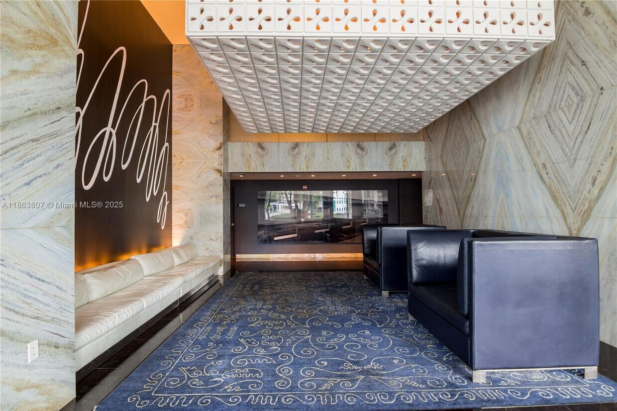 Foto principal - 325 S Biscayne Blvd