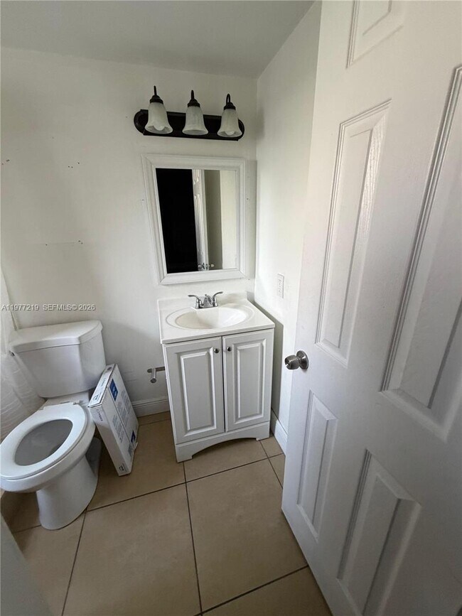 Building Photo - 1735 W 60th St