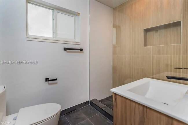 Foto del edificio - 1421 NE 30th Ct