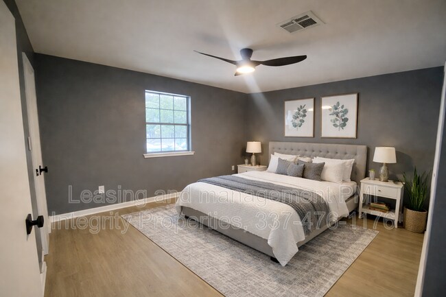 Foto del edificio - 2339 Robley Dr
