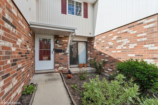 Building Photo - 1771 Warwick Ct