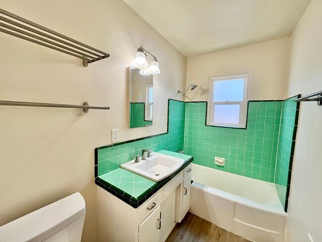 Foto del edificio - 2447 Boundary St