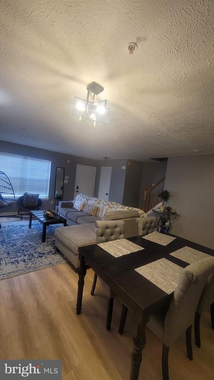 Foto del edificio - 6813 Forbes Blvd