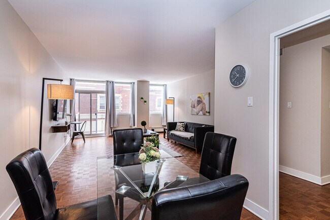 Photo du bâtiment - 1272 Rue Redpath-Crescent