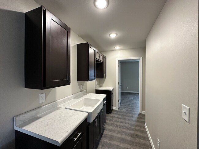 Foto del edificio - 1 Bedroom/1 Bathroom Triplex Unit in South...