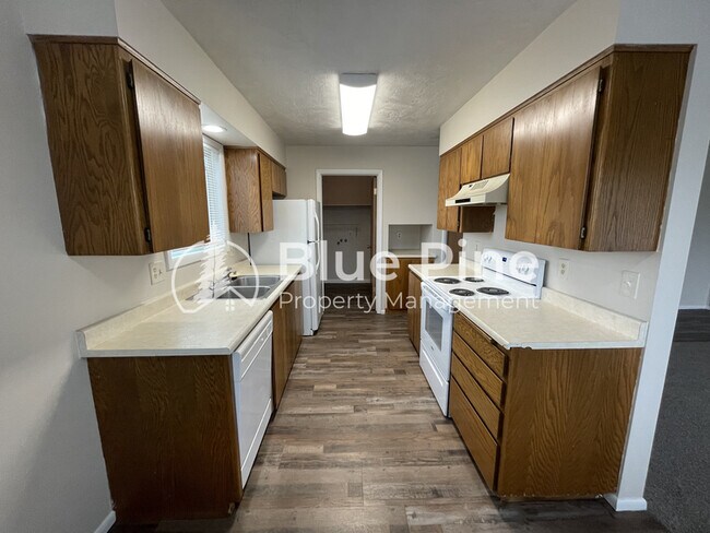 Foto del edificio - 678 Foster Dr