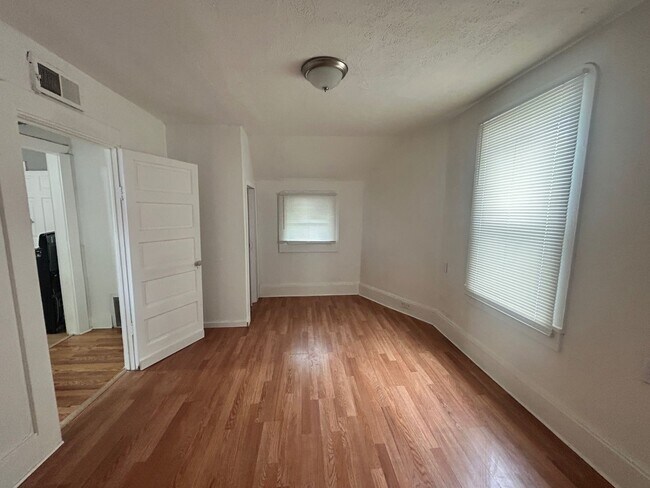 Foto del edificio - 3524 W 52nd St