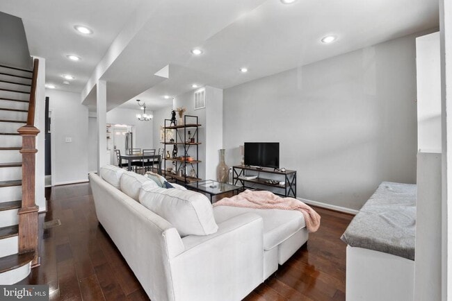 Foto del edificio - 1223 Rock Creek Ford Rd NW