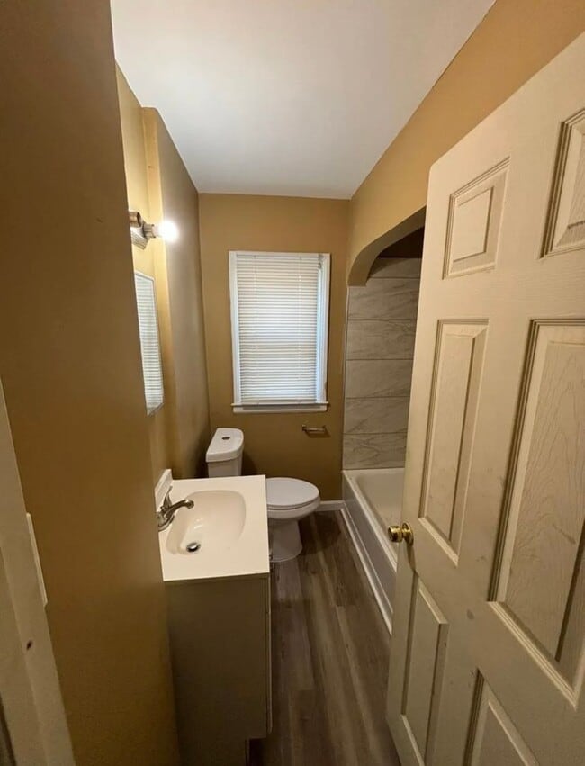 Building Photo - 3 Bedroom move in ready bungalow