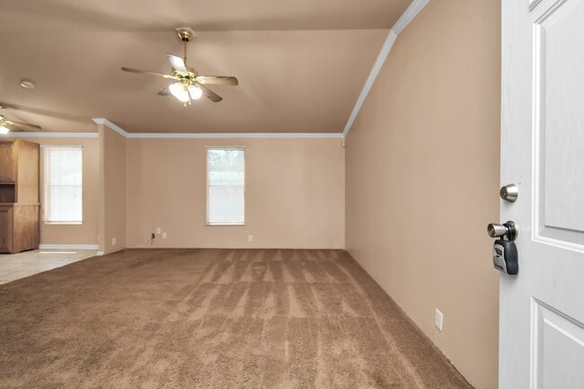 Building Photo - 111 Maple Ln