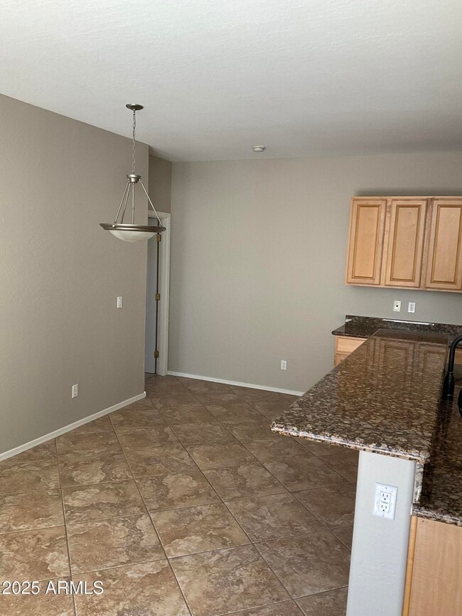 Building Photo - 1015 S Val Vista Dr