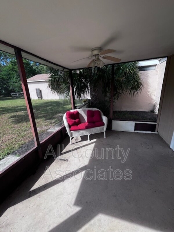 Foto del edificio - 11023 Hook Ln