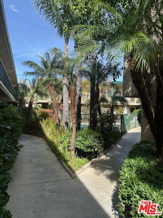 Foto del edificio - 10540 Balboa Blvd