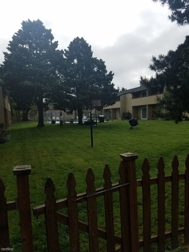 1214 Division St, Oregon City, OR 97045 Room for Rent in Oregon City