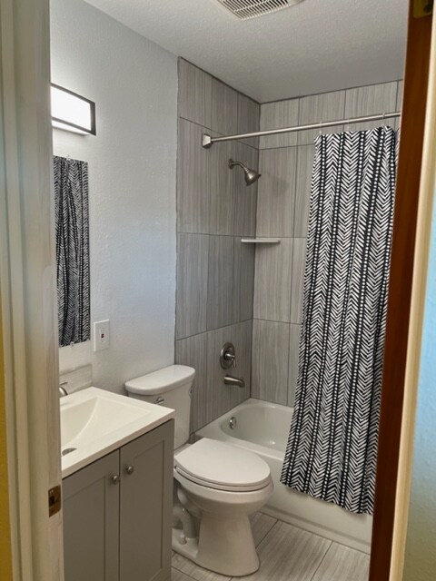 Foto del edificio - 1270 N 3rd E St