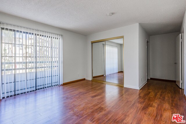 Building Photo - 820 S St Andrews Pl