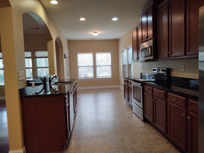 Foto del edificio - Beautiful, Corner Lot,  Ranch Style home l...