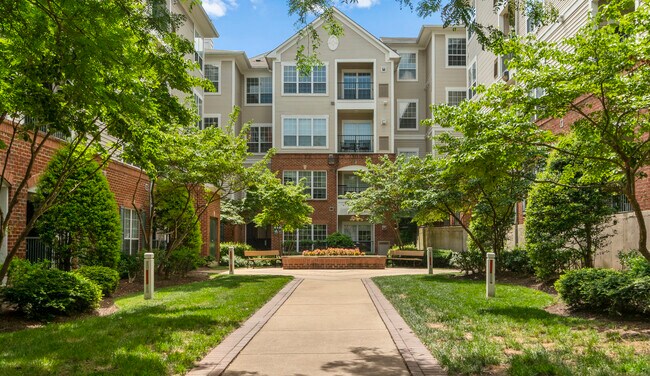 Foto del edificio - 4860 Eisenhower Ave
