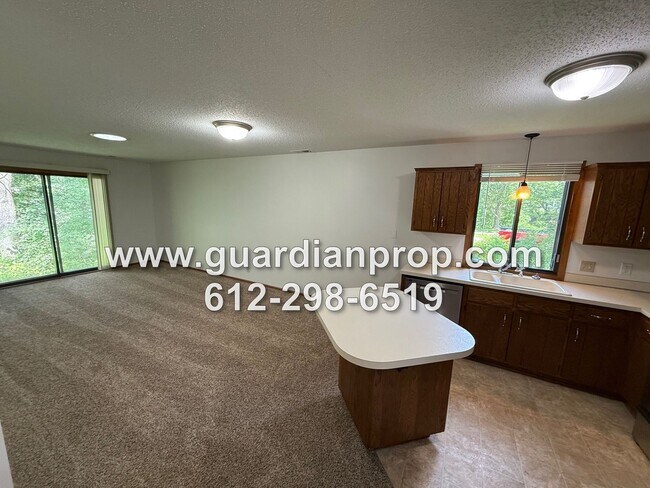 Foto del edificio - One Level End Unit Townhouse Available Now...
