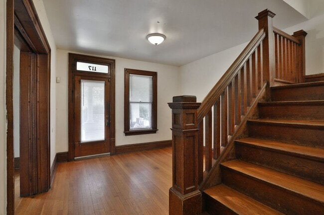 Building Photo - 117 E Lane Ave