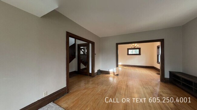 Foto del edificio - Modern 3-Bedroom 2-Bathroom Home
