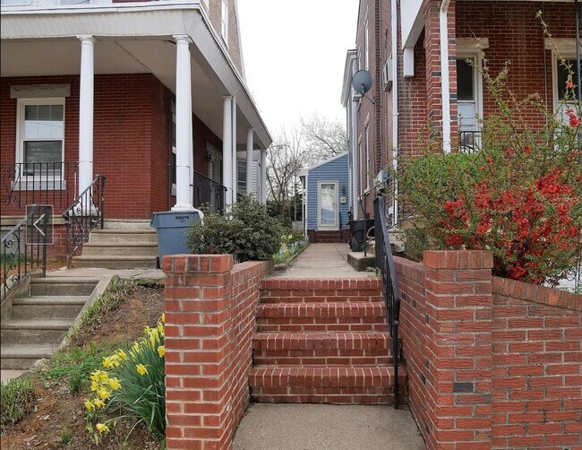 Building Photo - Spacious 2BR Duplex Apartment in Philadelphia