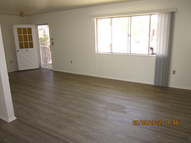Foto del edificio - 28981 Glen Oaks Dr