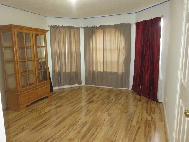 Foto del edificio - 12129 La Salle Br