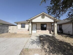 Building Photo - 4515 Elizabeth