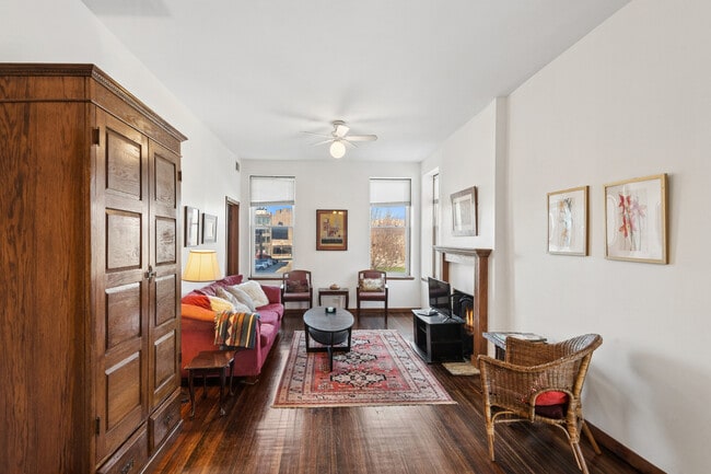 Foto del edificio - 4057 N Damen Ave