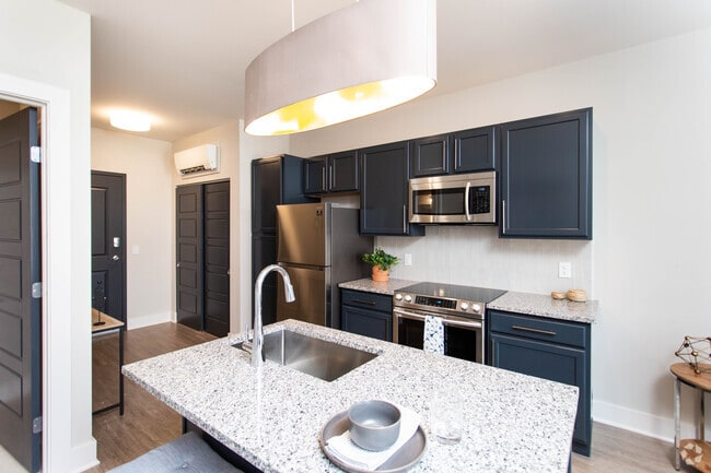 Studio, 1BA - 535 SF - Aretha - Xander on State