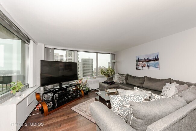 Foto del edificio - 1255 N Sandburg Terrace