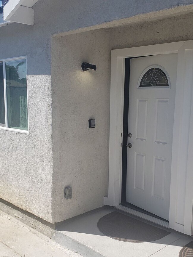 Building Photo - 1090 Casa Hermosa Dr