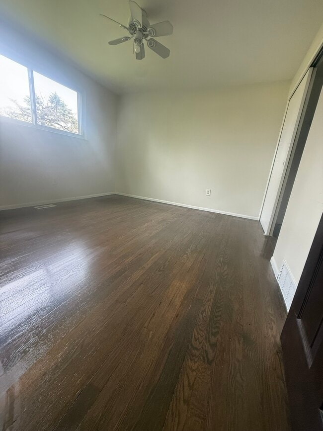 Building Photo - 200 N Christine Cir