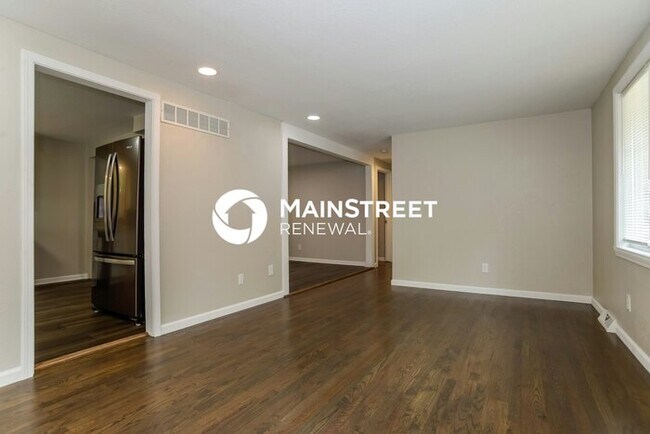 Foto del edificio - 4 Bedroom Pet-Friendly Home in KANSAS CITY, MO with Main Street Renewal