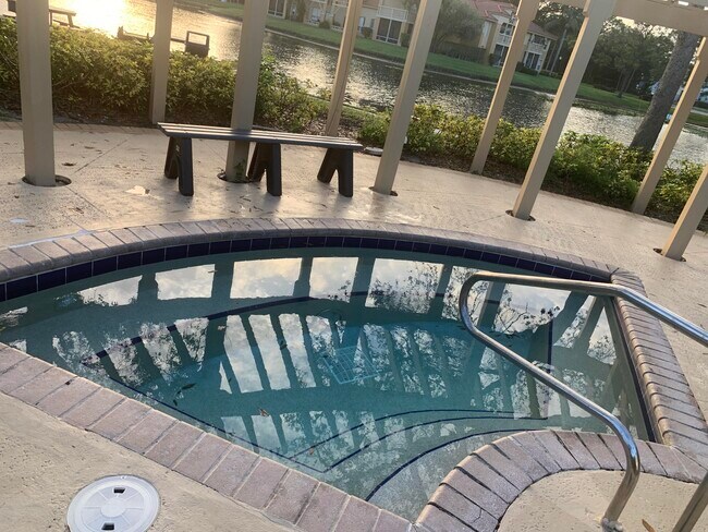 Foto del edificio - 4823 Via Palm Lakes Via
