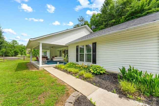 Building Photo - 519 Country Oaks Dr