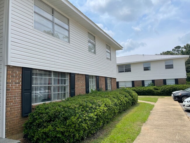Building Photo - Citronelle Square