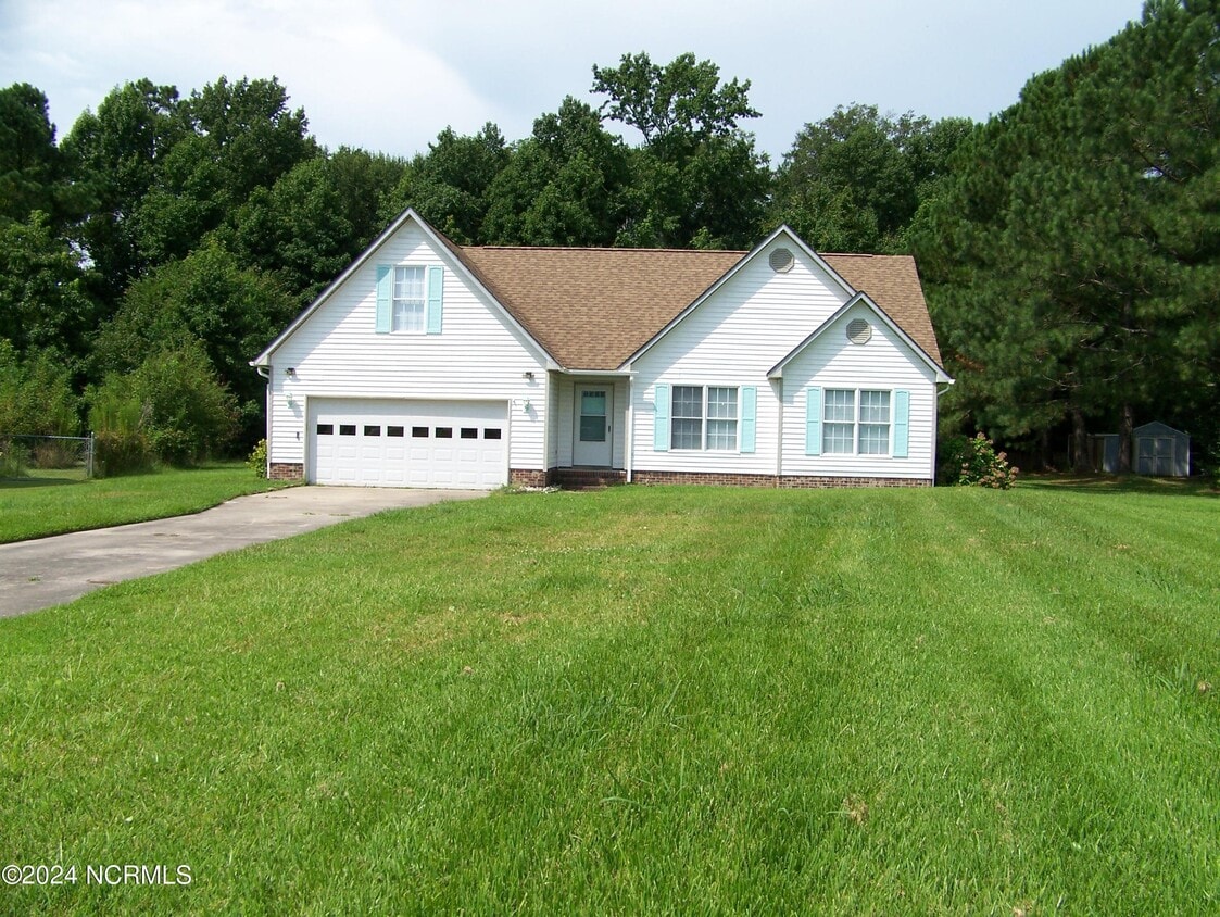 Primary Photo - 105 Antler Dr